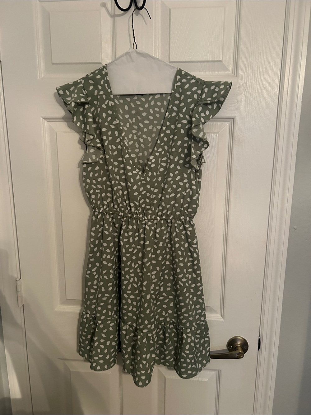 Women’s ' Sage Green Ruffle Sleeve Dress with White Leaf Print size small